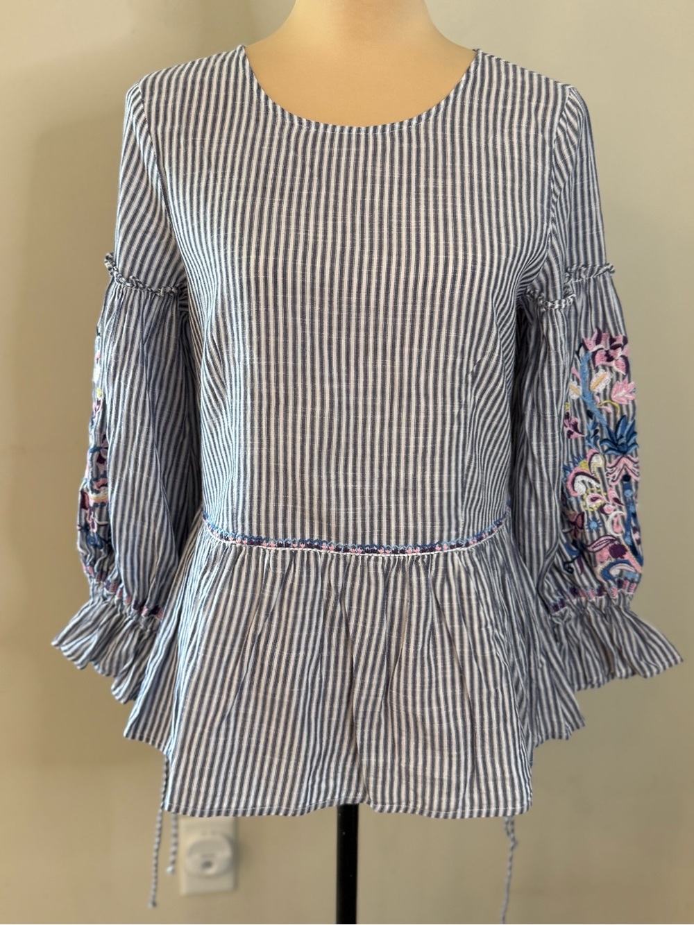 Caslon floral embroidered striped peplum top SZ XS